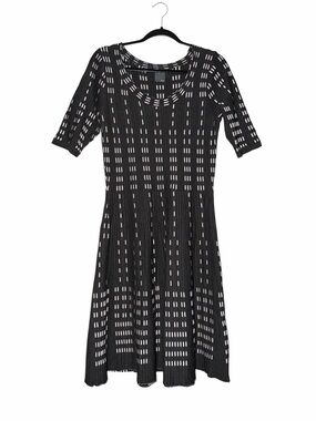 Gabby Skye Size Large Gray and White Dress